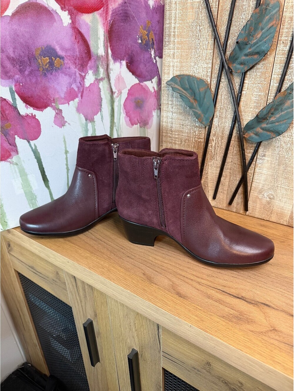 Clarks Collection Women's 7.5 M Burgundy Ankle Boots Suede